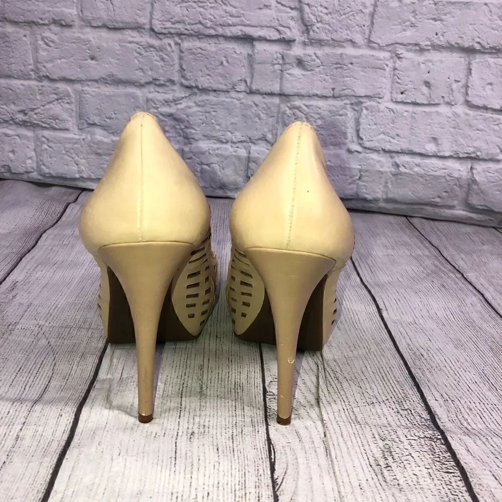 BCBGeneration cut out pattern high heels beige size 9 - Picture 4 of 8